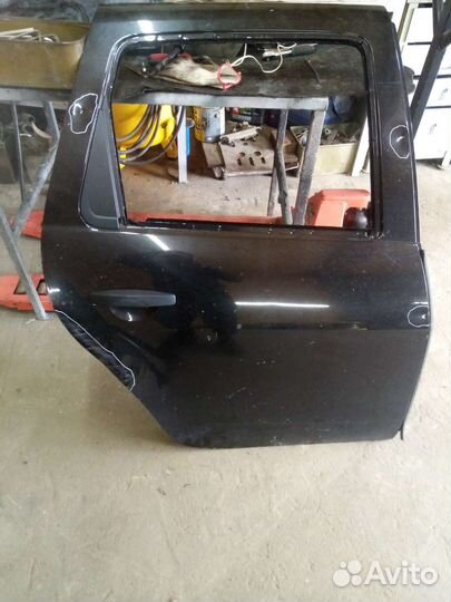 Дверь задняя правая Renault Duster