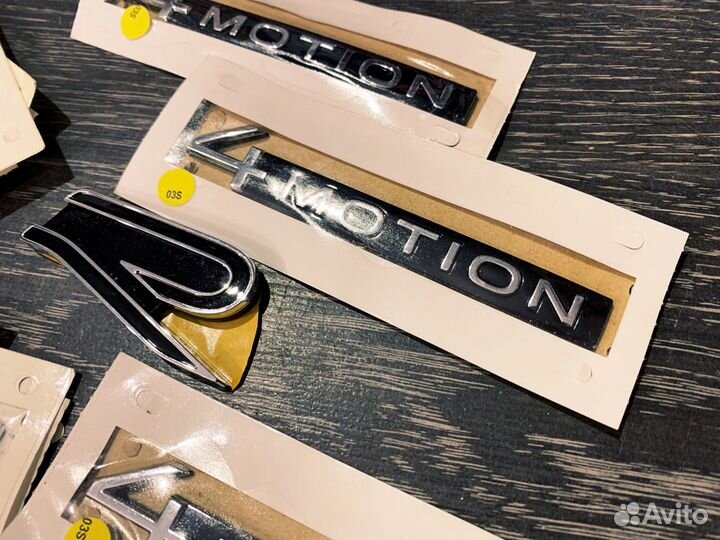 Шильды на заднюю дверь VW