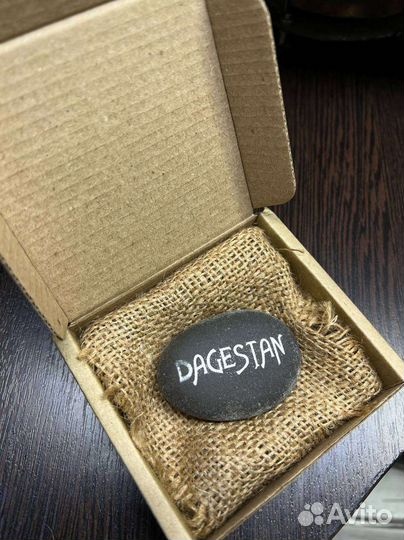 Камни с гравировкой