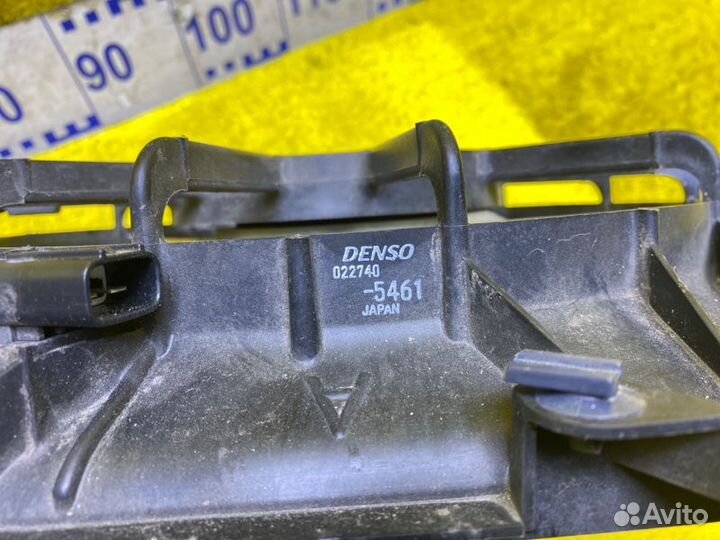 Диффузор радиатора передний правый Honda Fit