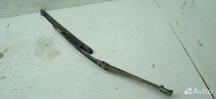 Поводок стеклоочистителя передний