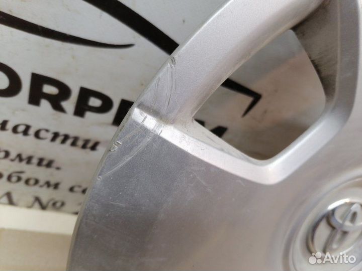 Колпак колесный Toyota Hiace 2011