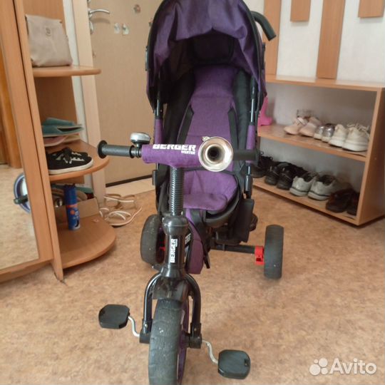 Детский велосипед с ручкой