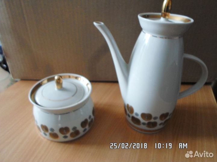 Кувшин и молочник, соусник,сахарницы