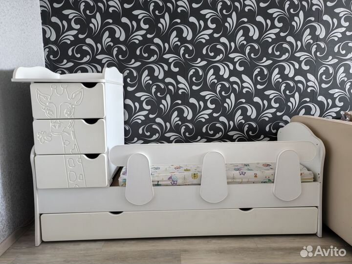 Детская кровать с матрасом