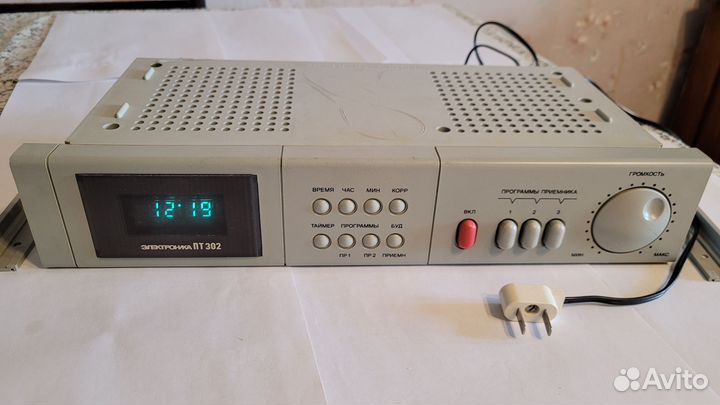 Трехпрограммный приемник Электроника-302 с часами