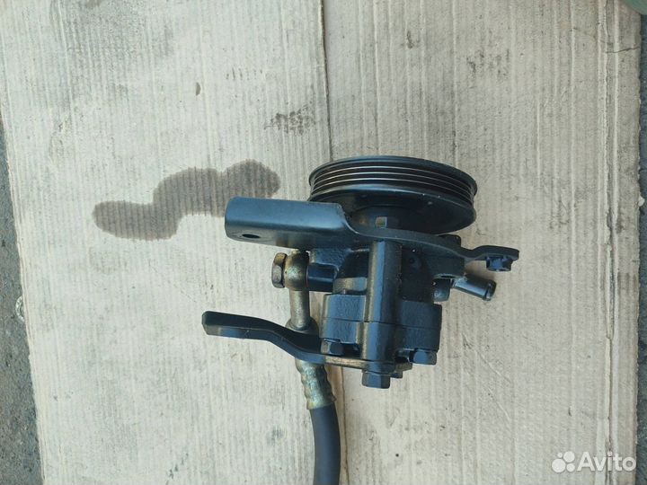 Насос гидроусилителя руля Nissan Wingroad Y10