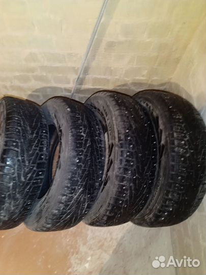 Nokian Tyres Hakkapeliitta 5 215/70 R16