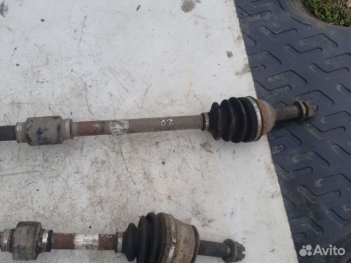 Привод передний Hyundai Elantra 2.0 АКПП 2002г,в