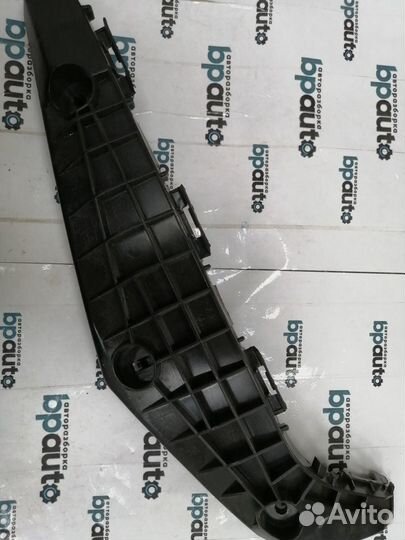 Кронштейн переднего бампера правый 52145-48020