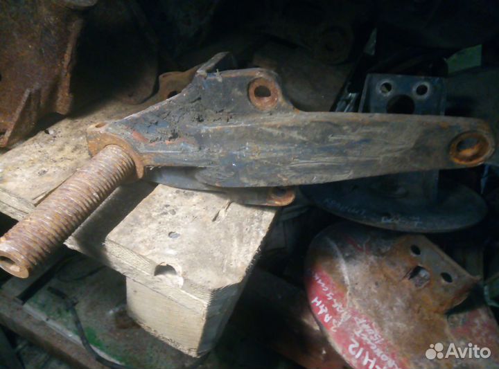 Кронштейн передней рессоры Sisu SM