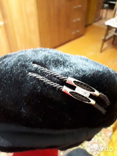 Женские меховые шапки