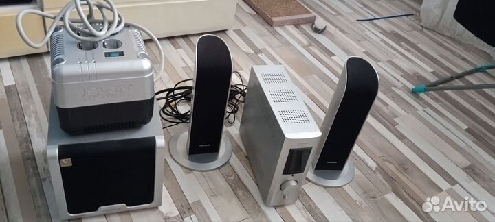 Акустические колонки большие