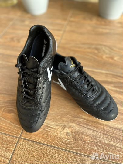 Футбольные бутсы