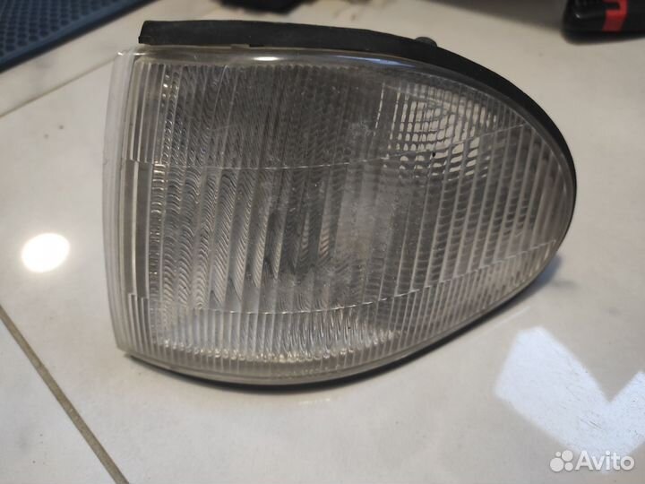 Повторитель белый, Hyundai Sonata III