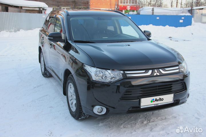 Mitsubishi Outlander 2.4 CVT, 2013, битый, 165 000 км
