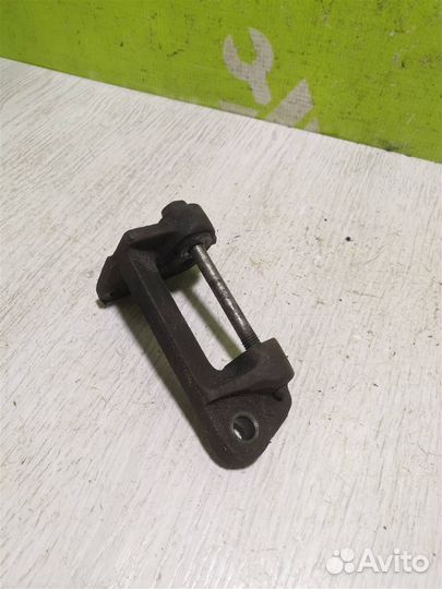 Кронштейн генератора Ауди 80 90 Б3