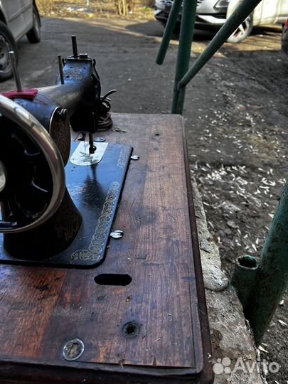 Швейная машинка зингер ножная