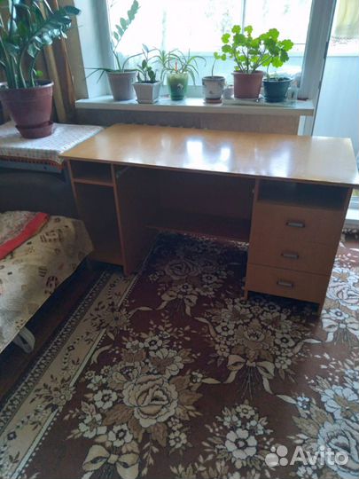 Компьютерный стол