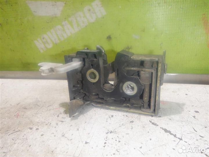 Замок двери задней правой Фольксваген Пассат Б3