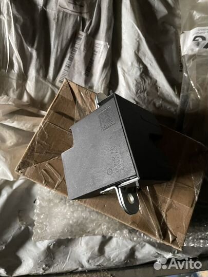 Замок крышки багажника Volkswagen Passat B6