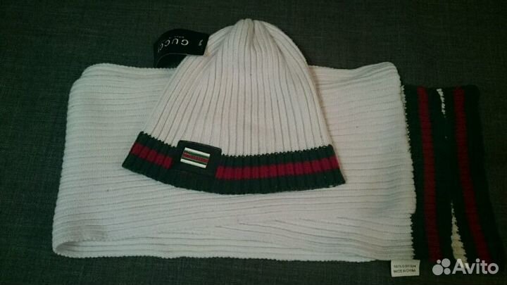 Комплект из шапки и шарфа новый