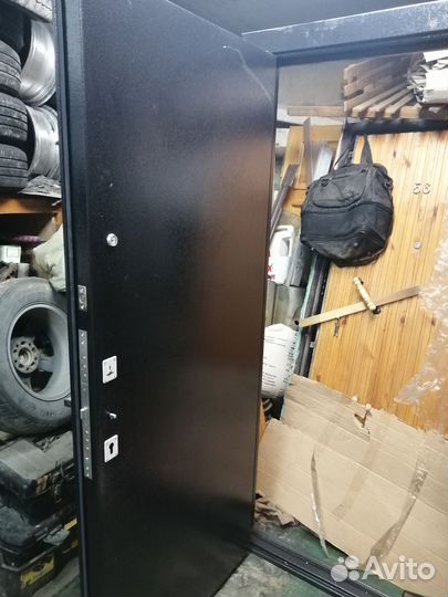 Продам новую металлическую дверь