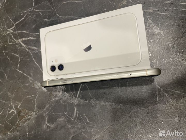 iPhone 11, 64 ГБ