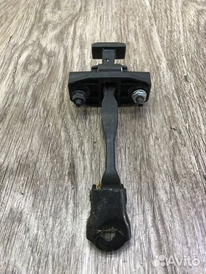 Ограничитель двери передний левый Opel Astra K