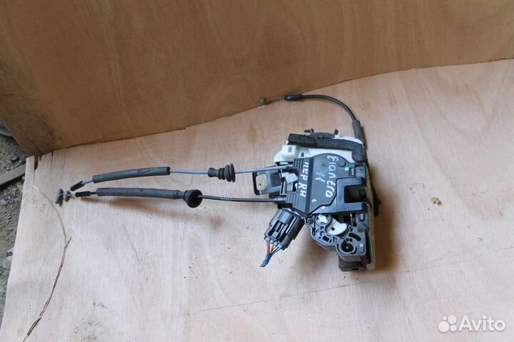 Замок двери передней правой Hyundai Elantra 2012