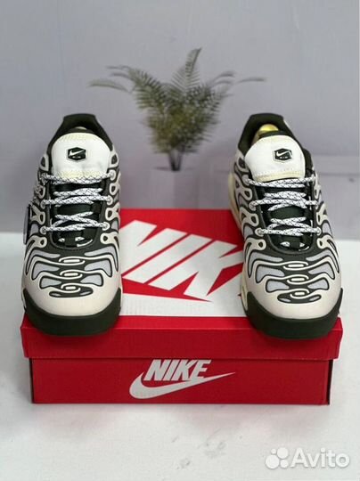 Кроссовки Nike Air Max Tn Plus