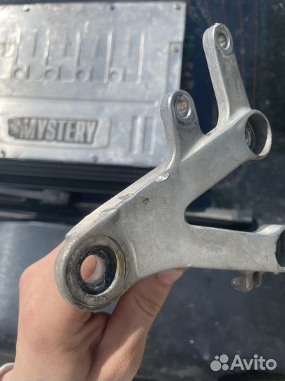 Кронштейн подножки R водительский honda cbr929rr