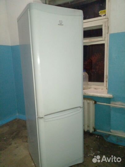 Холодильник indesit