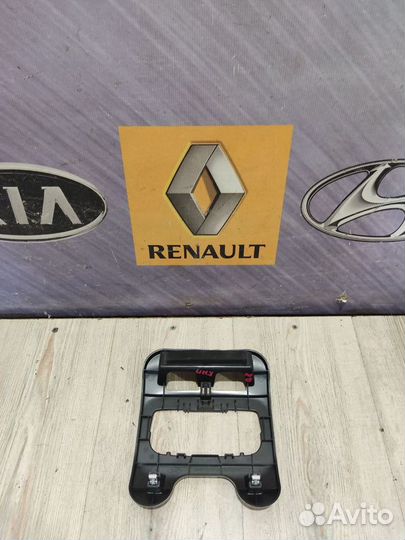 Плафон Подсветка фонарь салона Renault kaptur