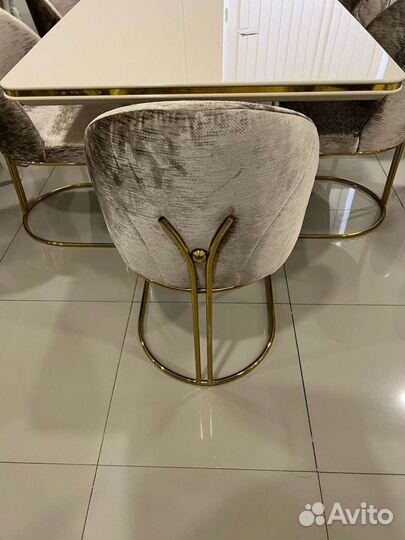 Кухонный стол и стулья