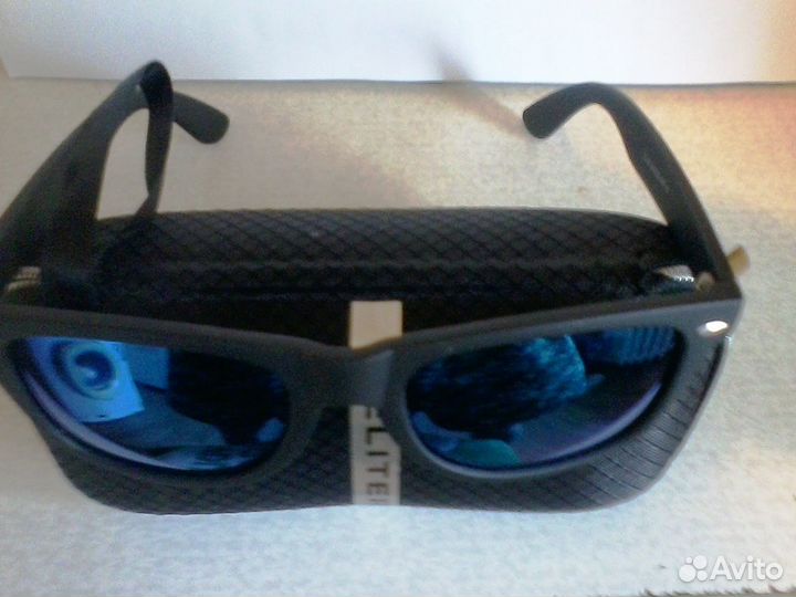 Солнцезащитные очки мужские с чехлом