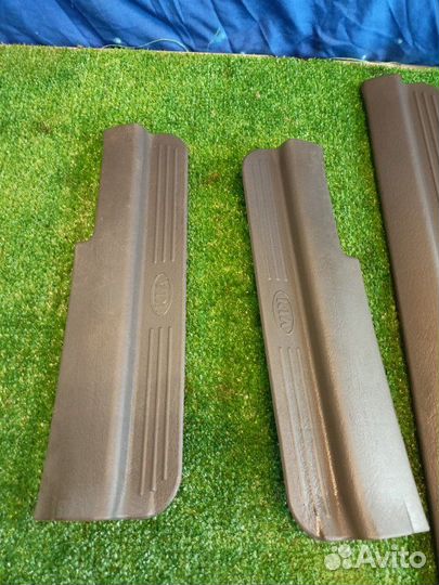 Накладка на порог салона передняя левая Kia