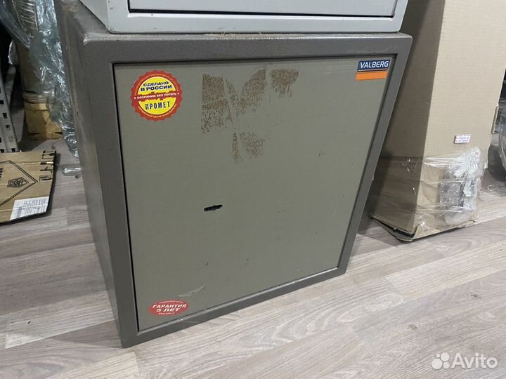 Сейф металлический