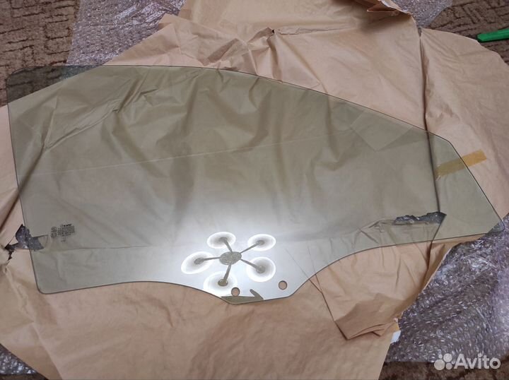 Стекло переднее правое Ford Mondeo 2