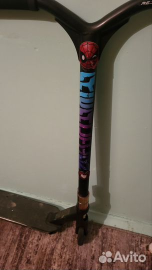 Трюковой самокат Reaction