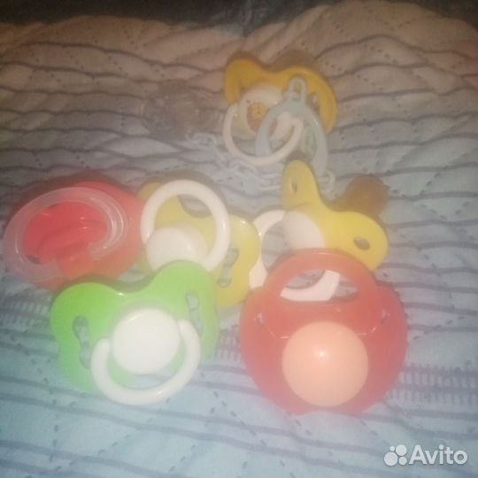 Соски, слюнявчики, ножниски и кусачки детские