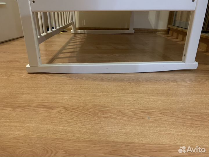 Детская кровать и пеленальный комод