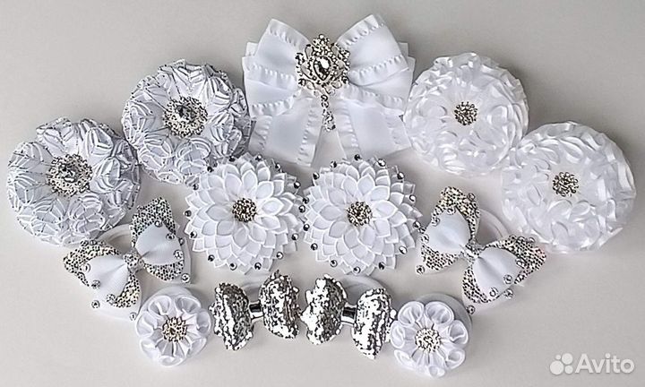 Белые банты