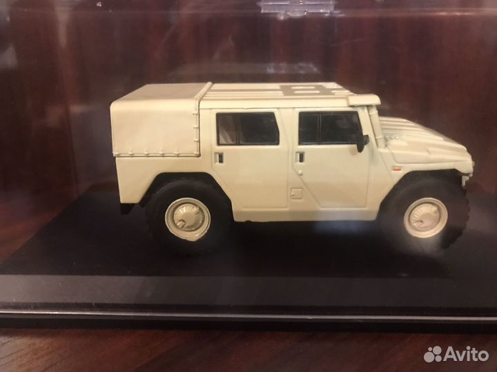 Модель автомобиля 1/43 Газ Tiger