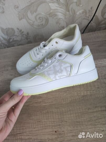 Кроссовки женские 39 размер