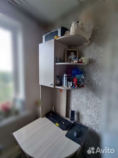 Угловой компьютерный стол