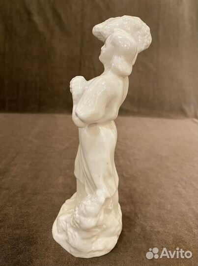 Сборщица урожая.Артель Керамик.Фарфор