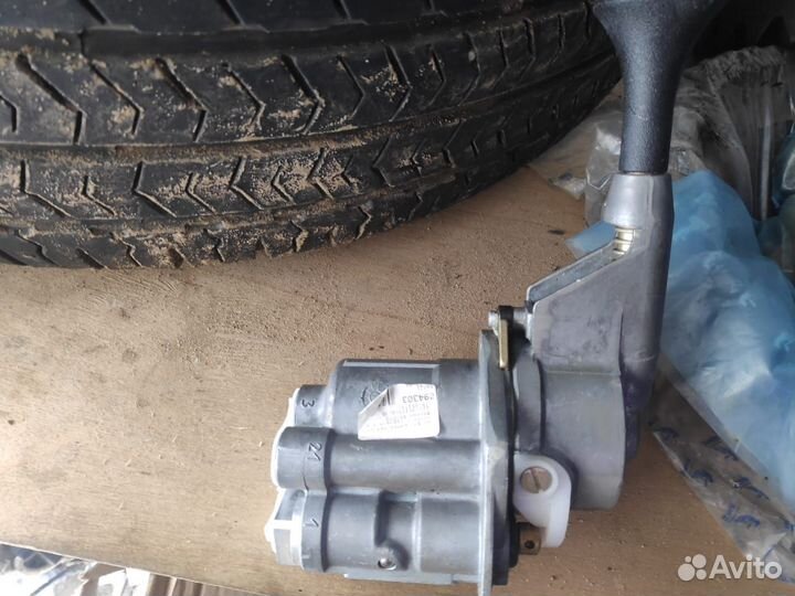 Новый кран стояночного тормоза ЗИЛ, камаз