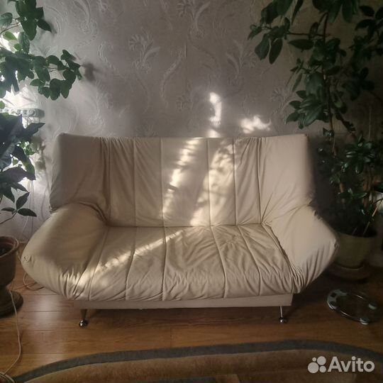 Диван