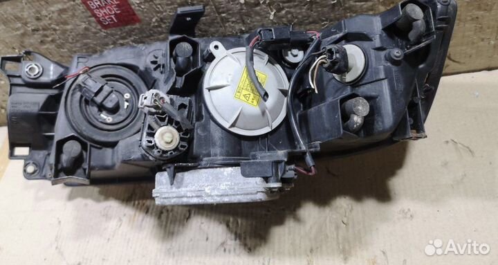 Фара правая xenon Mitsubishi chariot n94w